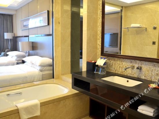 Фото Four Points by Sheraton Langfang, Guan