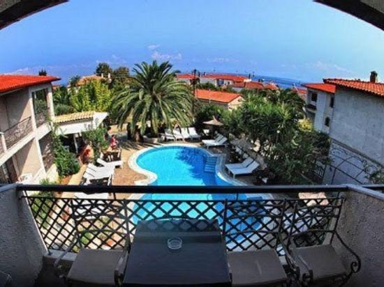 Фото Stamos Hotel