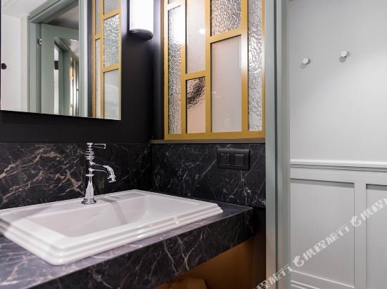 Фото Maison Rouge Hotel