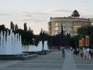 Мемориал Великой Отечественной войны (gorodskoy okrug Voronezh, Tsentralniy District, ploshchad Pobedy) ، نصب تذكاري للحرب، مقبرة جماعية