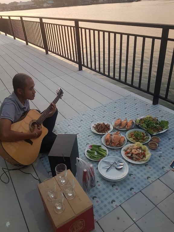 Фото Chaiyai River Front Hotel