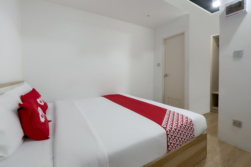 Фото Oyo 982 Charurat Suite