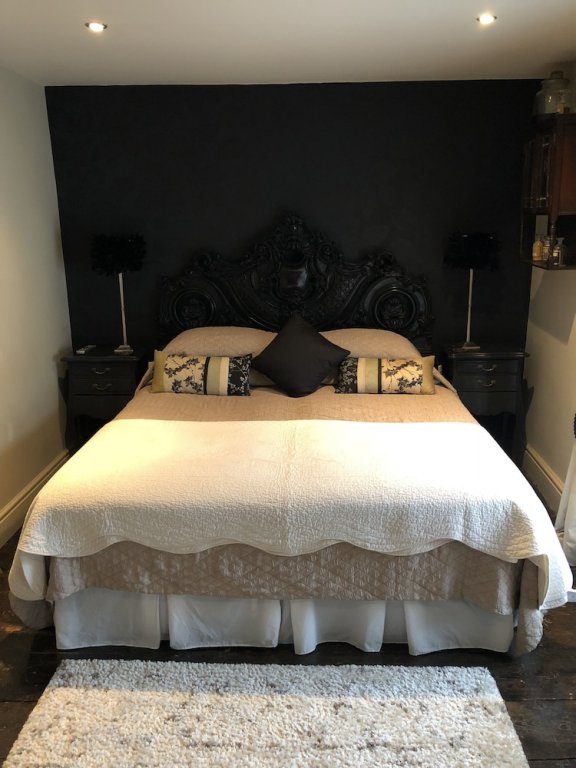 Фото The New White Lion