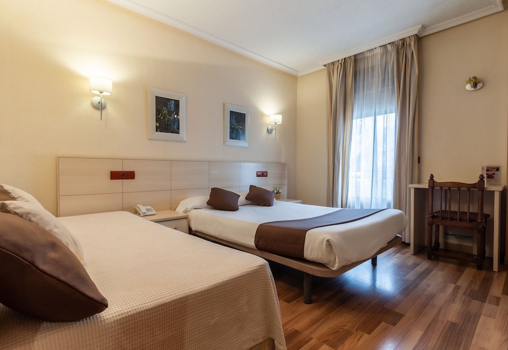 Фото Hostal Rural El Caño by Viverestays