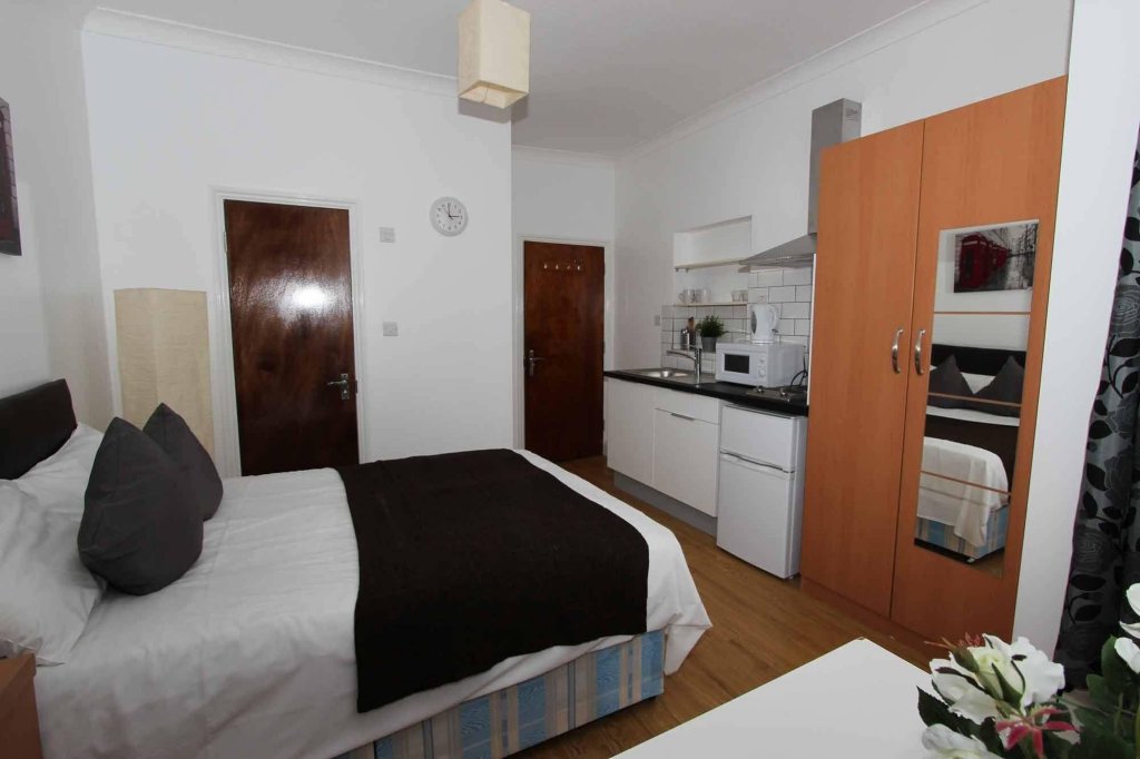 Фото Melrose Aparthotel