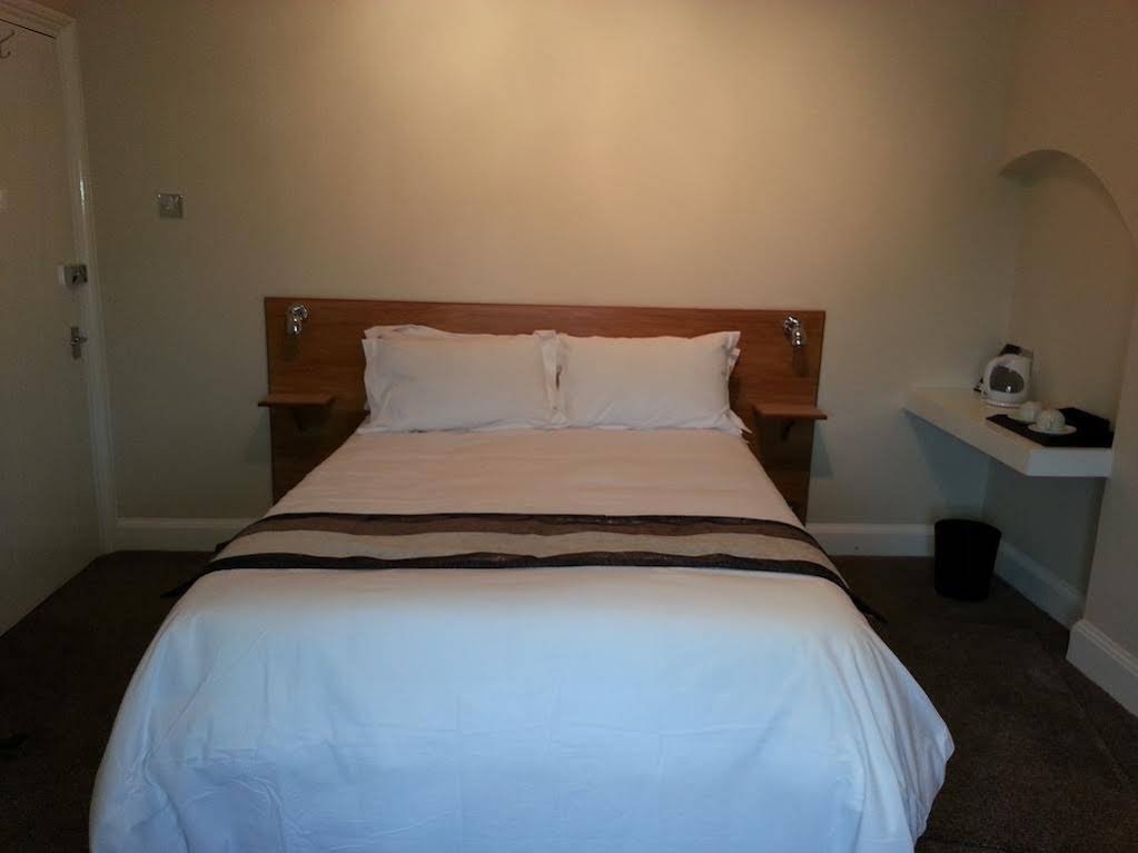 Фото The Hadley Hotel