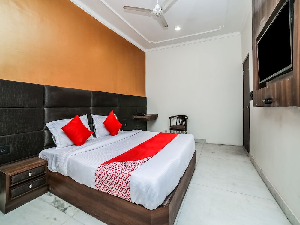 Фото Oyo 26589 Hotel Royal Town