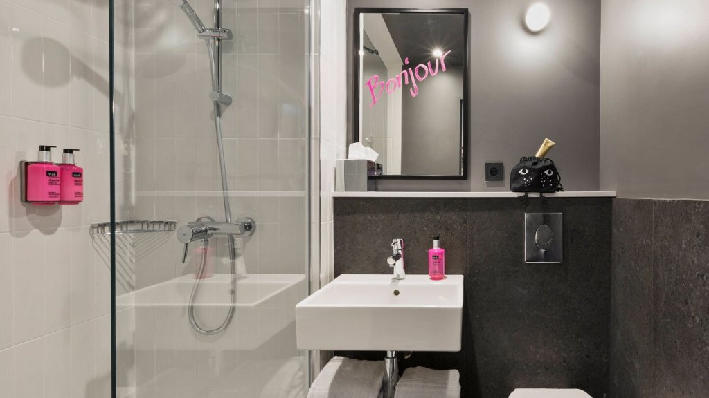 Фото Moxy Paris Bastille France