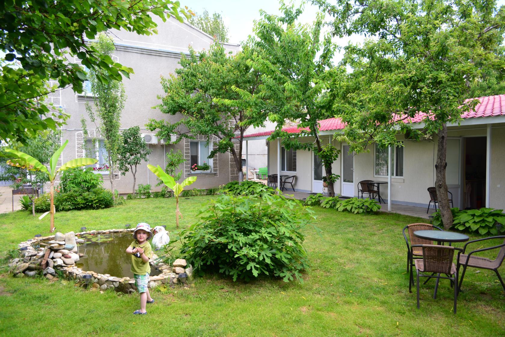 Фото Домики в саду