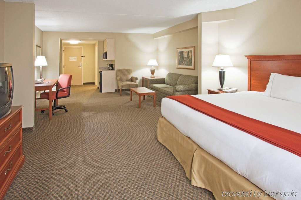 Фото Holiday Inn Express And Suites Fort Wayne