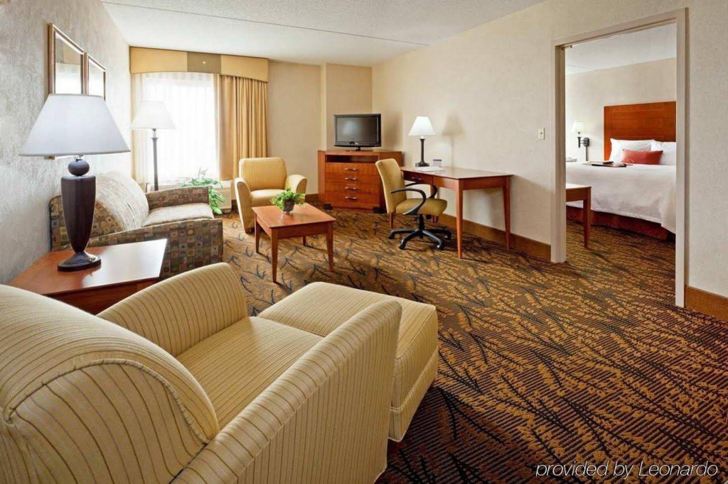 Фото Hampton Inn Boston - Logan Airport