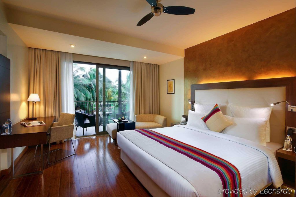 Фото Novotel Goa Candolim Hotel