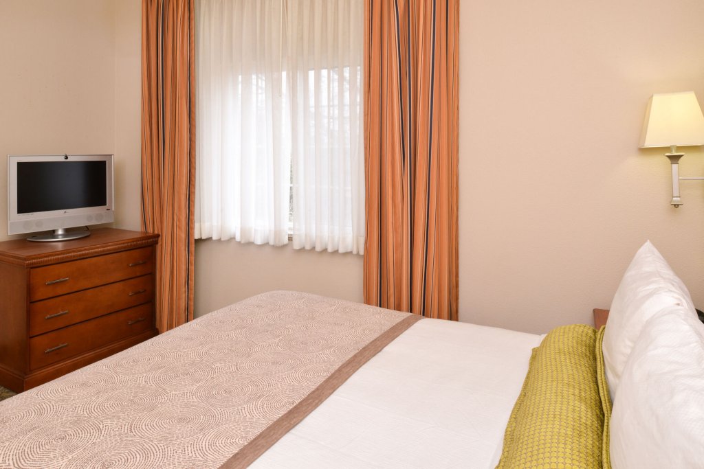 Фото Candlewood Suites Boise Towne Square