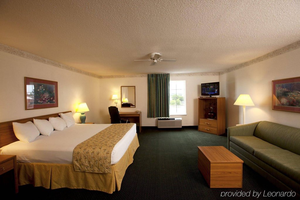Фото Baymont by Wyndham Mackinaw City