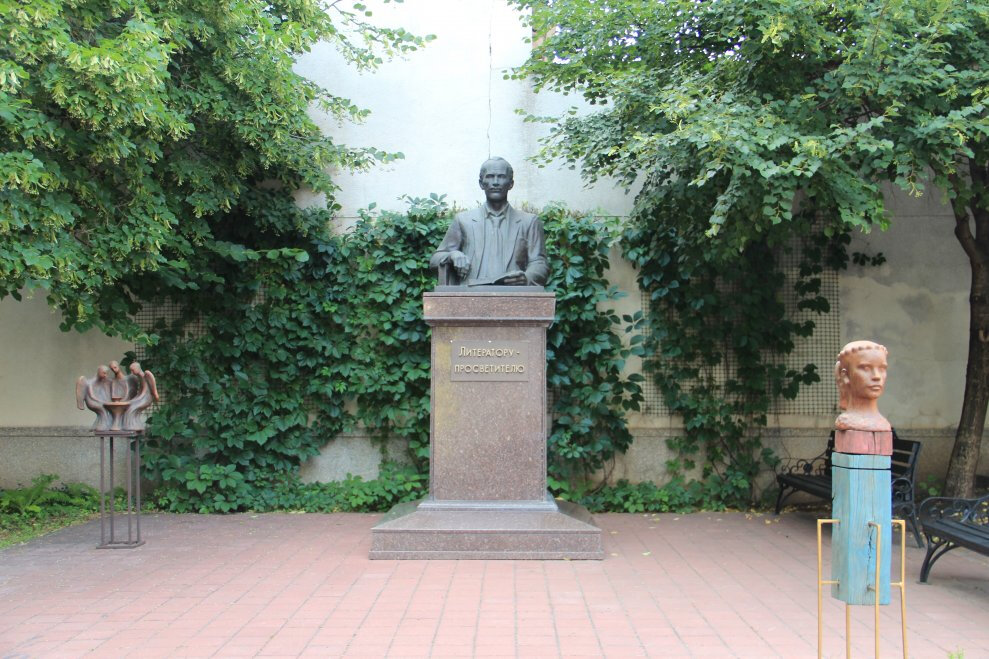 Escultura de genero Литератор-просветитель, , foto
