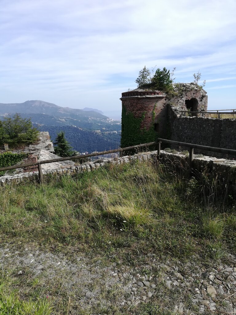 Landmark, attraction Forte Sperone, Liguria, photo