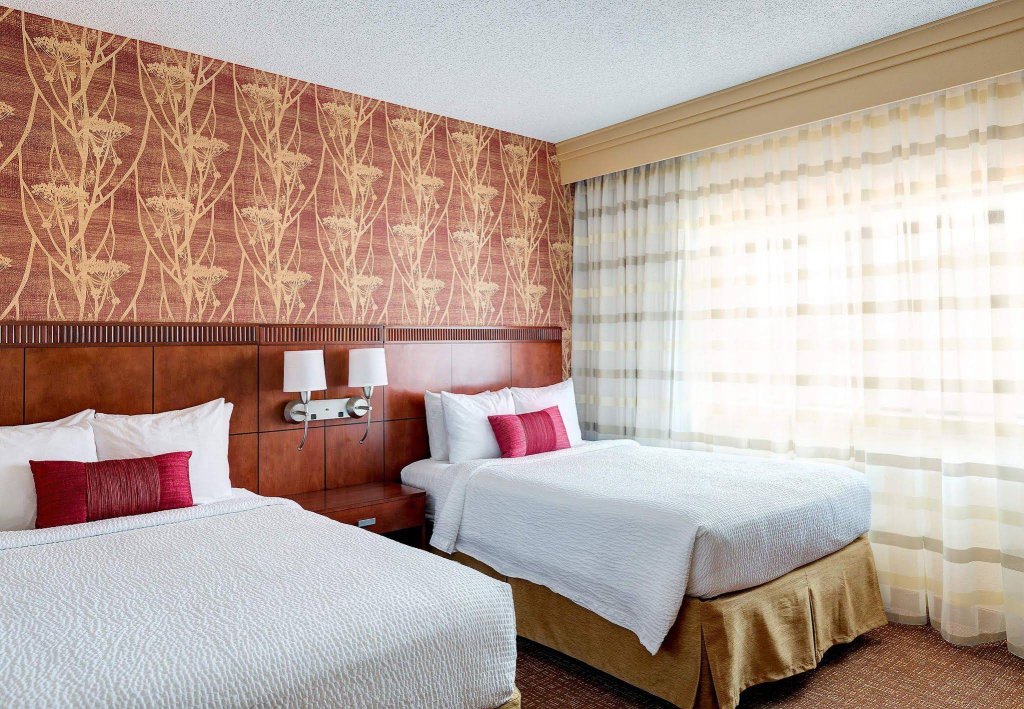 Фото Courtyard by Marriott Dulles Airport Herndon/Reston