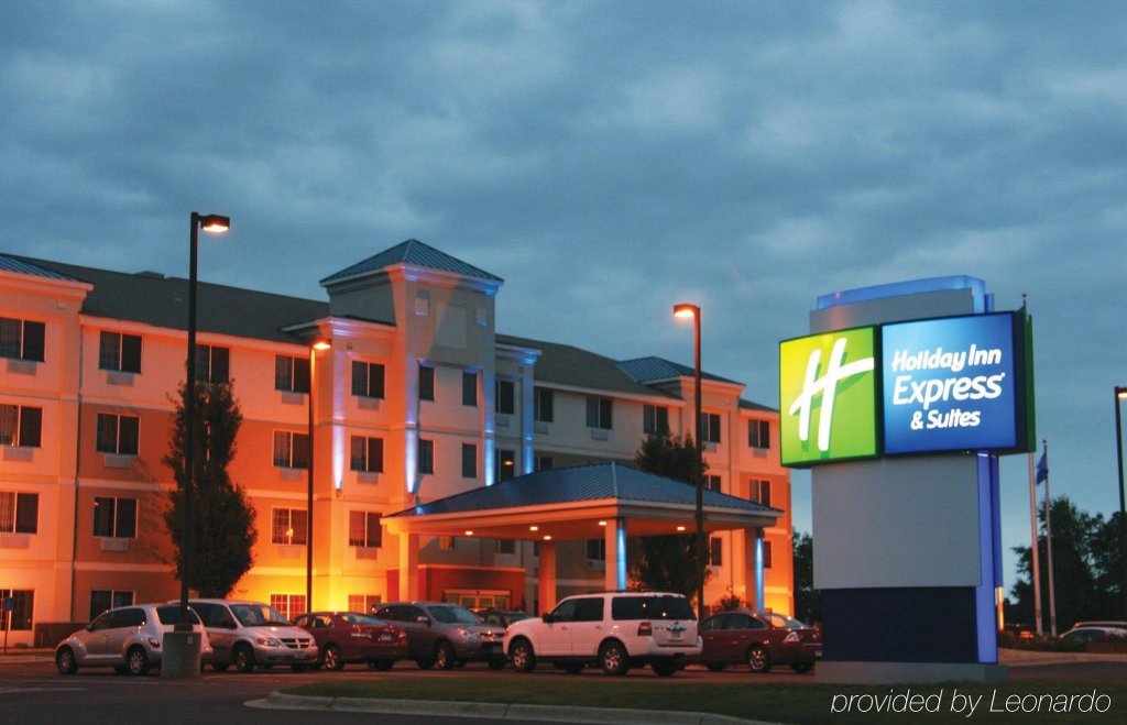 Фото Holiday Inn Express Hotel & Suites St. Cloud, an Ihg Hotel