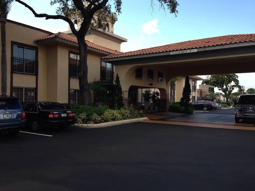 Фото Red Roof Inn Plus+ & Suites Tampa