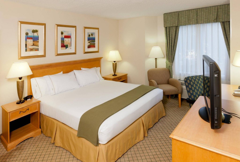 Фото Holiday Inn Express & Suites Nearest Universal Orlando, an Ihg Hotel