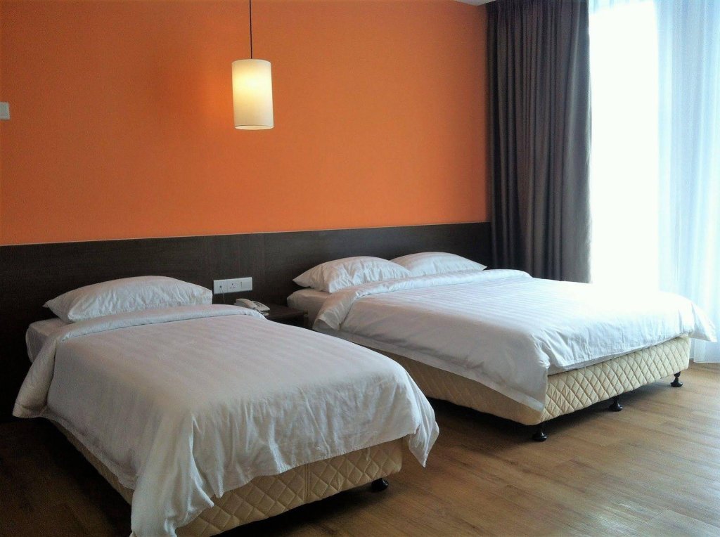 Фото Golden Peak Inn