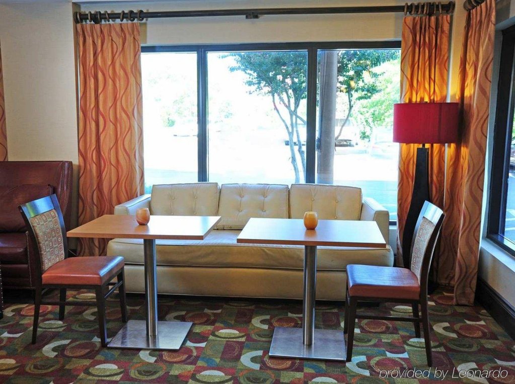 Фото Hampton Inn & Suites Nashville-Airport