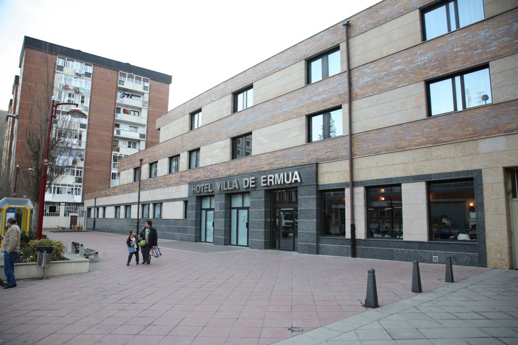 Фото Villa de Ermua Hotel