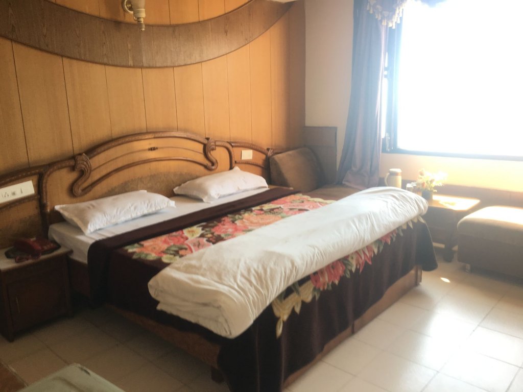 Фото WOWSTAYZ Hotel Sahiwa