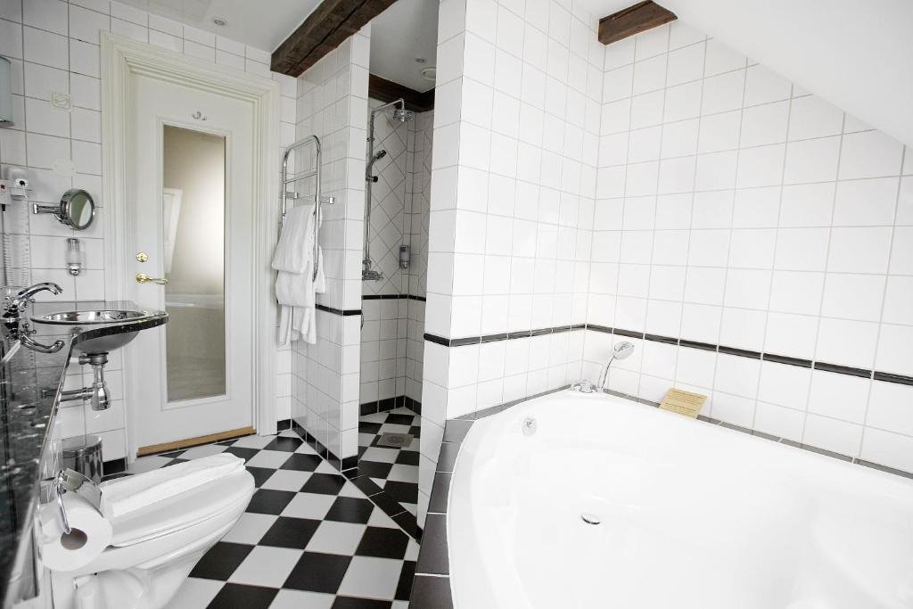 Фото Mayfair Hotel Tunneln