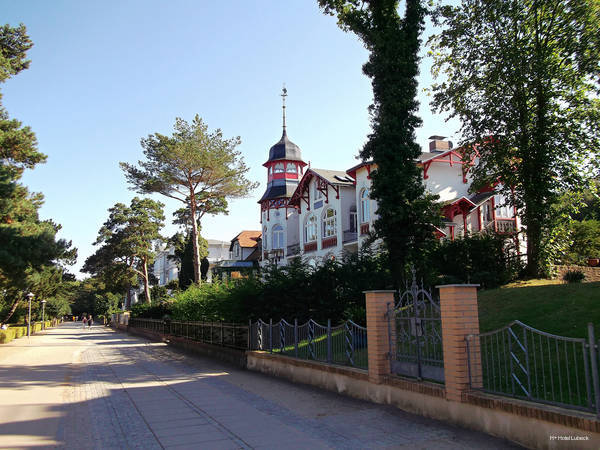 Фото H+ Hotel Lubeck