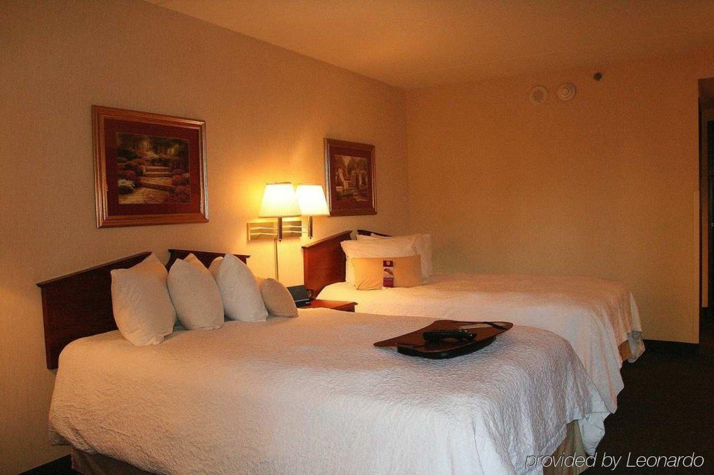 Фото Hampton Inn Cleveland-Downtown