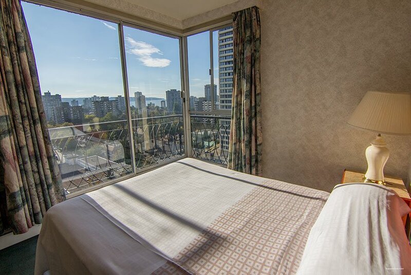 Фото Tropicana Suite Hotel