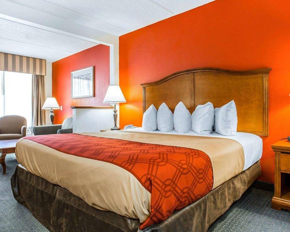 Фото Econo Lodge Inn & Suites