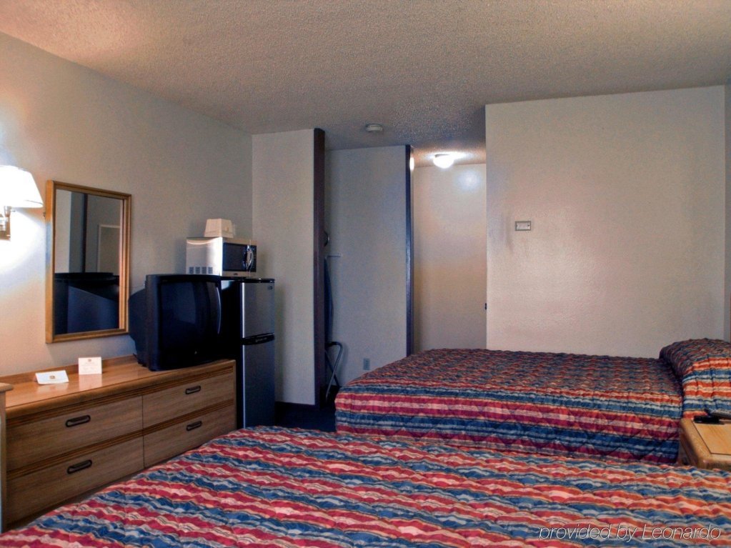 Фото Palm Inn Hotel near Tyler Mall Riverside