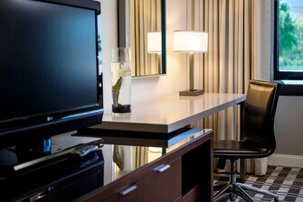 Фото Renaissance Long Beach Hotel