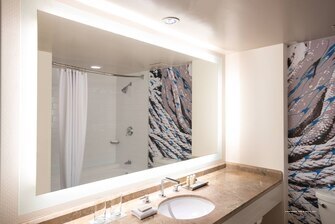 Фото Renaissance Long Beach Hotel