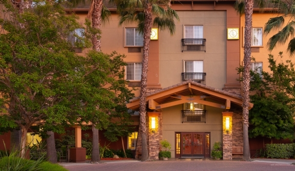 Фото Larkspur Landing Renton - An All-Suite Hotel