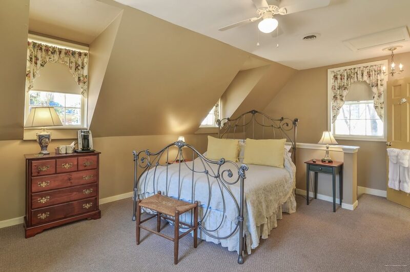 Фото Cedars of Williamsburg Bed & Breakfast