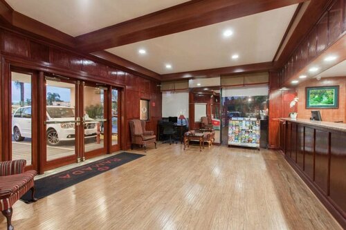 Внешний вид отеля Capri Suites Anaheim в Анахайме, фото 5