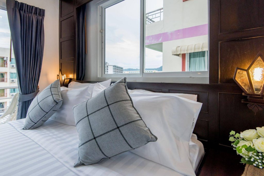 Фото Hallo Patong Hotel & Restaurant