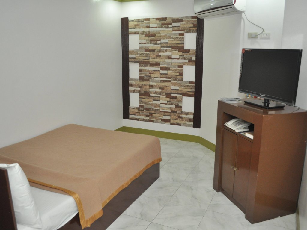 Фото Oyster Plaza Hotel