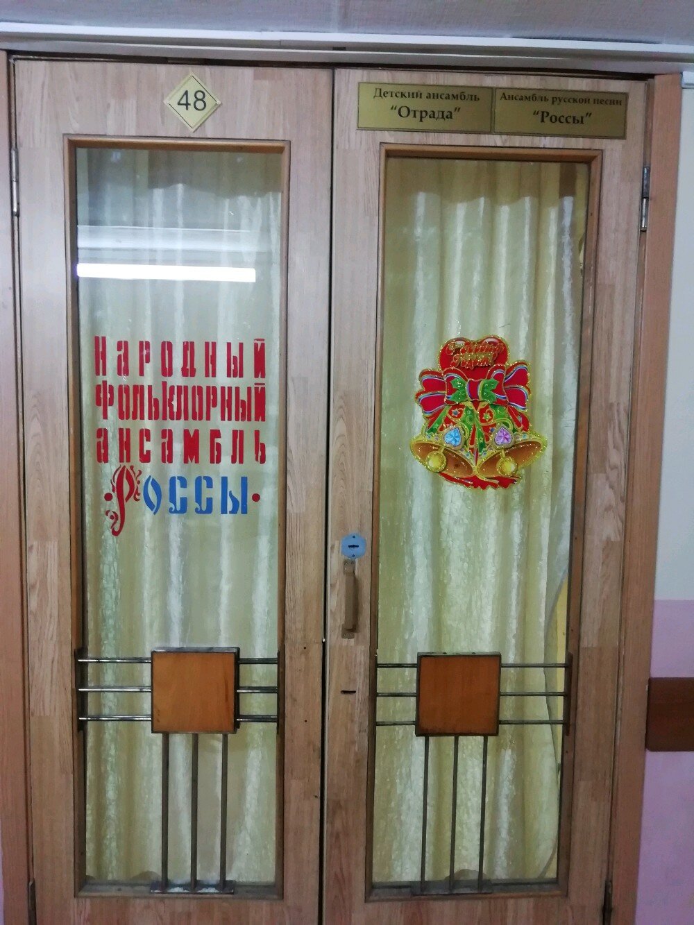 При свечах