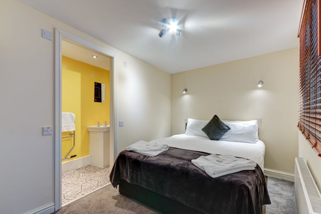 Фото Commodore Hotel