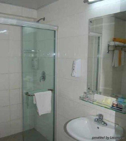 Фото Shanghai Lakeside Holiday Inn