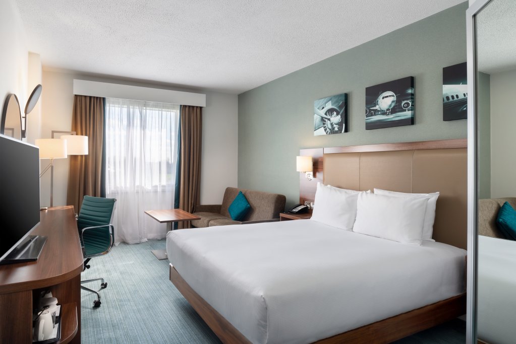 Фото Hilton Garden Inn London Heathrow Airport