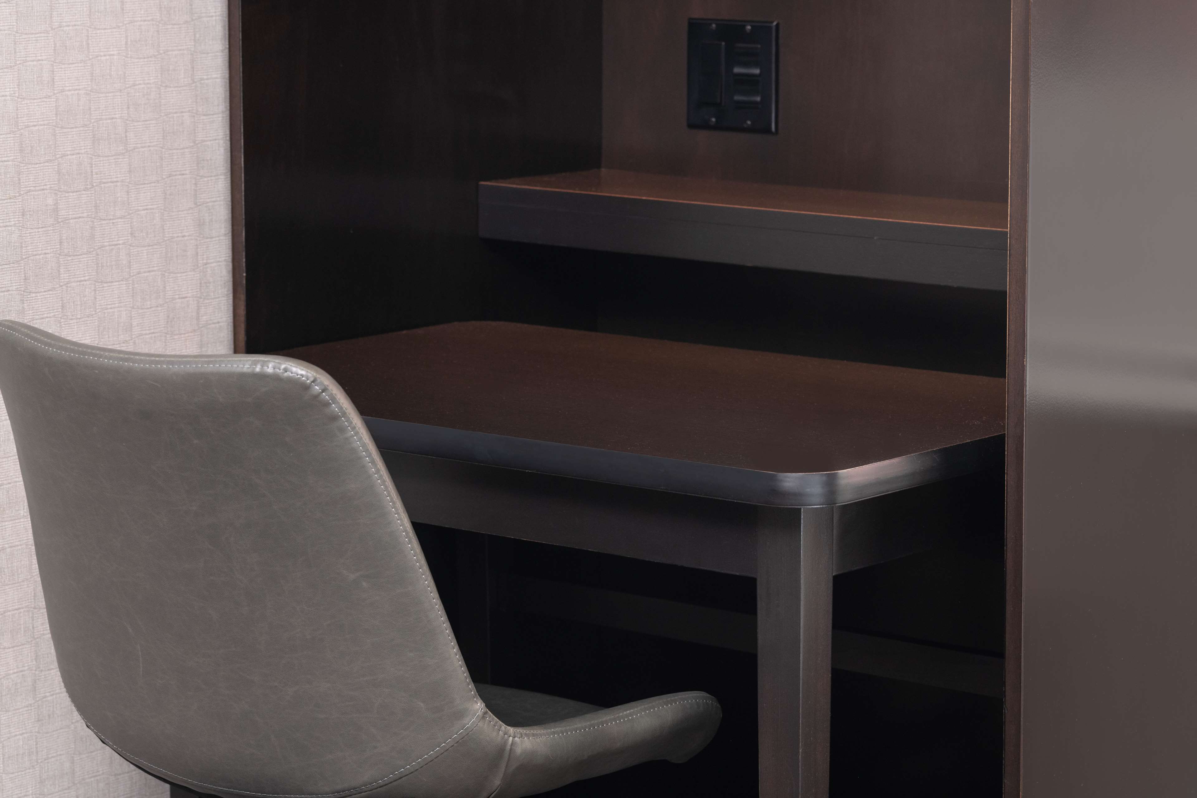 Фото Hampton Inn & Suites Portsmouth Downtown