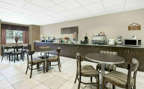 Гостиница Microtel Inn & Suites by Wyndham Sidney в Сидни