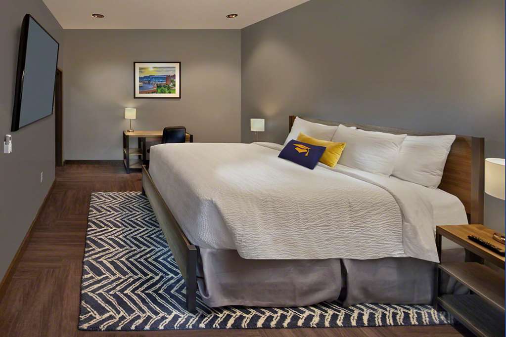 Фото Scholar Morgantown, Tapestry Collection by Hilton