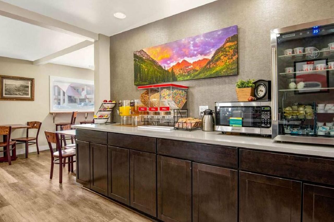 Фото Econo Lodge Inn & Suites Durango