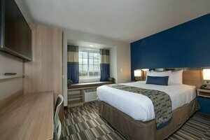 Гостиница Microtel Inn & Suites by Wyndham Loveland в Лавленде